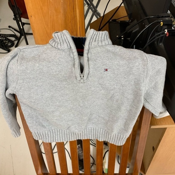 Tommy Hilfiger pullover sweater sm tear decorative elbow patch see pic 9 size2T - Picture 1 of 9